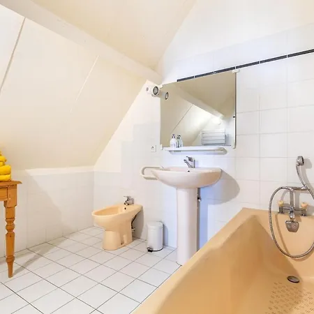Chateau La Haye Wine Estate - Sleeps 12 *